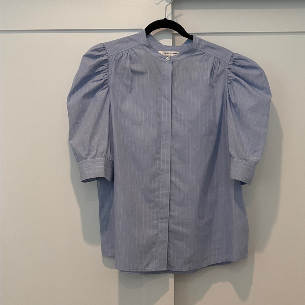 FRAME Ruched Puff Sleeve Shirt in Chambray - Picture 4 of 11